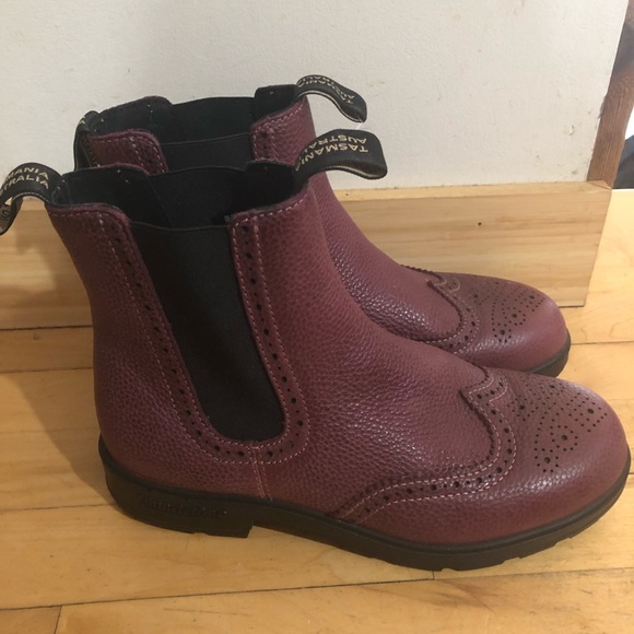 maroon blundstones